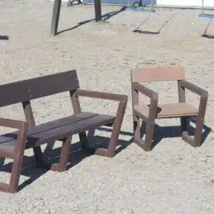 Detalle de banco Ecológico mini ciudad de plástico reciclado