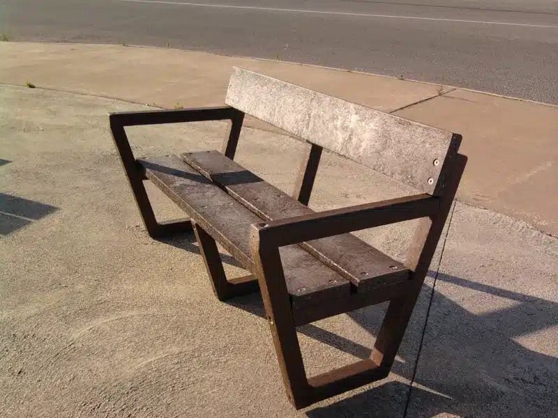 Detalle de banco Ecológico mini ciudad de plástico reciclado