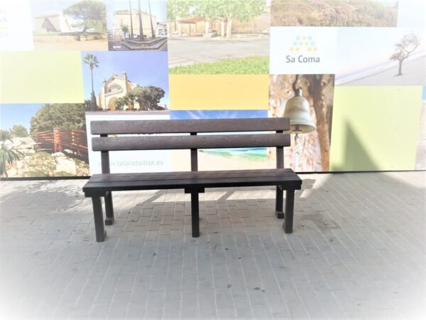 Detalle de banco Ola Ecológico de plástico reciclado y reciclable