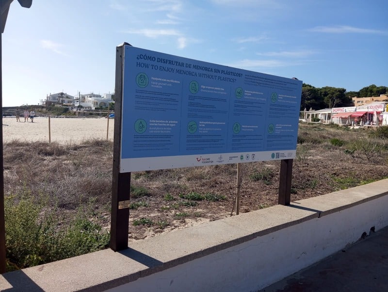Detalle de cartel ecológico básico de plástico reciclado