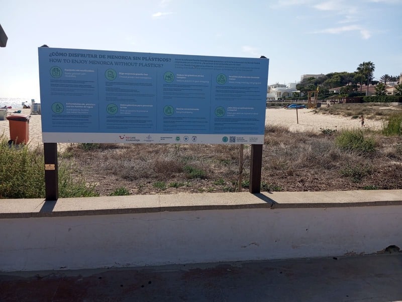 Detalle de cartel ecológico básico de plástico reciclado