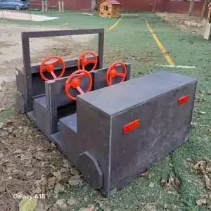 Detalle de coche ecológico de plástico reciclado