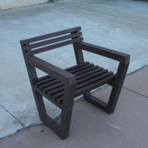 DETALLE DE SILLA ECOCIUDAD PRI MINI ecológica de plástico reciclado