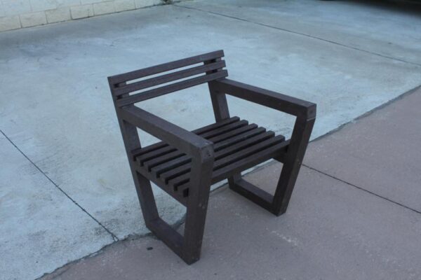 DETALLE DE SILLA ECOCIUDAD PRI MINI ecológica de plástico reciclado