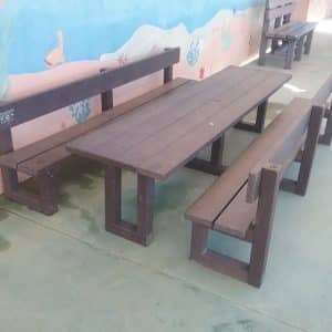 detalle de mesa ecológica mini de plástico reciclado