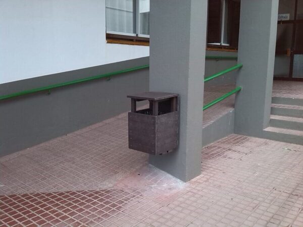 Papelera Doc ecológica de plástico reciclado