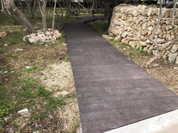 Detalle de Pasarela de playa 180 de plástico reciclado