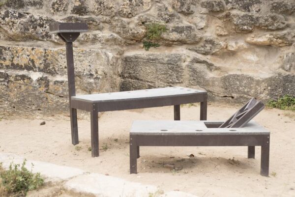 Detalle de arenereo ecológico de plástico reciclado