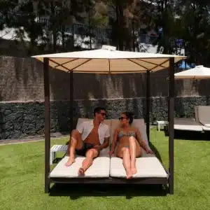 CAMA BALINESA CON TECHO ECO DE PLÁSTICO RECICLADO