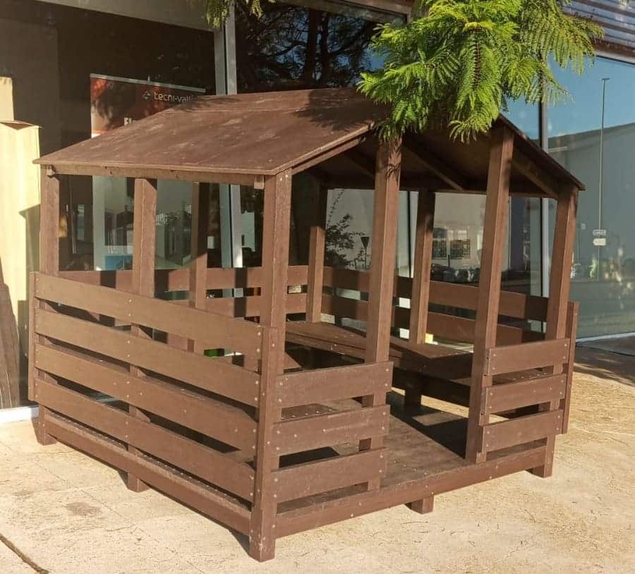 Detalle de caseta Ecológica de plástico reciclado