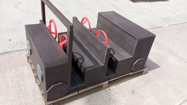 detalle de coche infantil ecológico de plástico reciclado