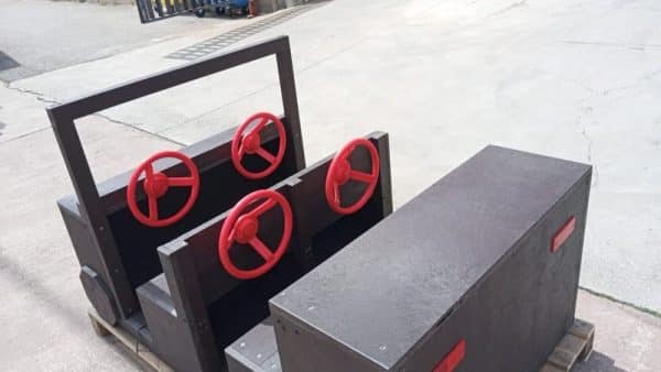 detalle de coche infantil ecológico de plástico reciclado