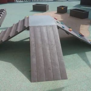 Juego escalada con rampa de plástico reciclado