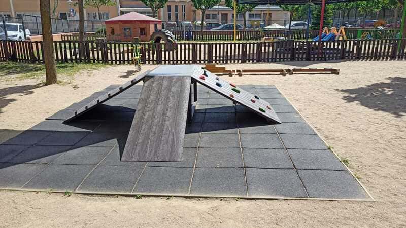 Juego escalada con rampa de plástico reciclado