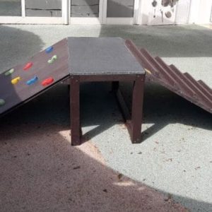 Juego escalada con rampa de plástico reciclado