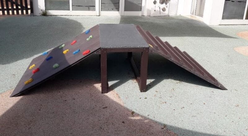 Juego escalada con rampa de plástico reciclado