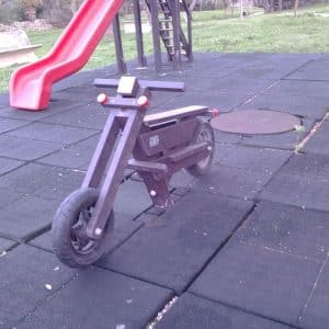 moto ecológica de plástico reciclado