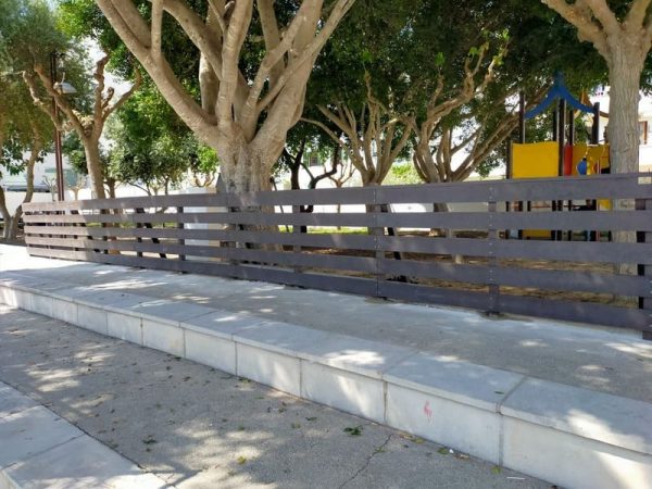 Detalle de Vallado ecológico multijuego de plástico reciclado