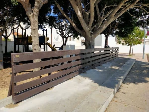 Detalle de Vallado ecológico multijuego de plástico reciclado