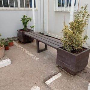 Banco con jardineras ecológico de plástico reciclado