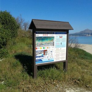 Cartel con techo ecológico de plástico reciclado