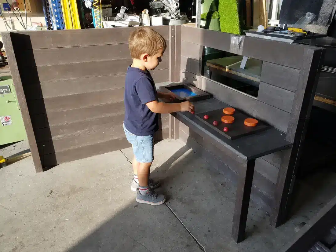 COCINA INFANTIL ECOLÓGICA DE PLÁSTICO RECICLADO
