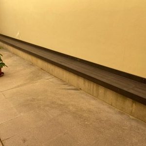 banco ecolológico ce plástico reciclado sobre hormigón