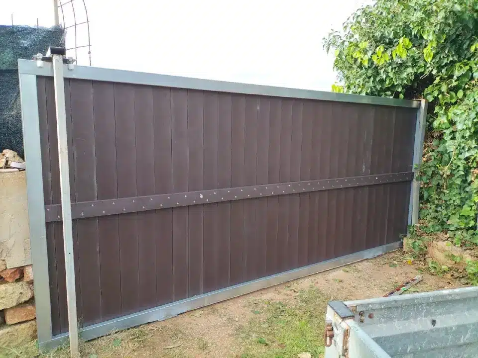 detalle de puerta modelo córdoba ecológica de plastico reciclado