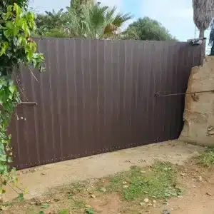 detalle de puerta modelo córdoba ecológica de plastico reciclado