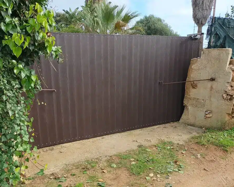 detalle de puerta modelo córdoba ecológica de plastico reciclado