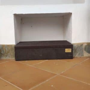 Detalle de Cajón reposa pies ecológico de plástico reciclado