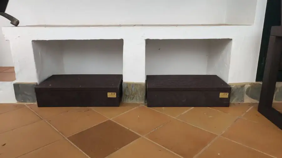 Detalle de Cajón reposa pies ecológico de plástico reciclado