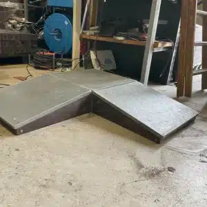 Detalle de fabricación de Escalador de psicomotricidad ecológico en plástico reciclado