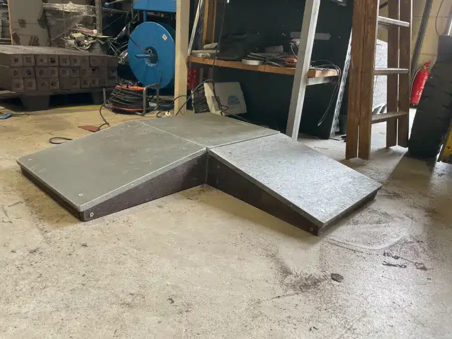 Detalle de fabricación de Escalador de psicomotricidad ecológico en plástico reciclado