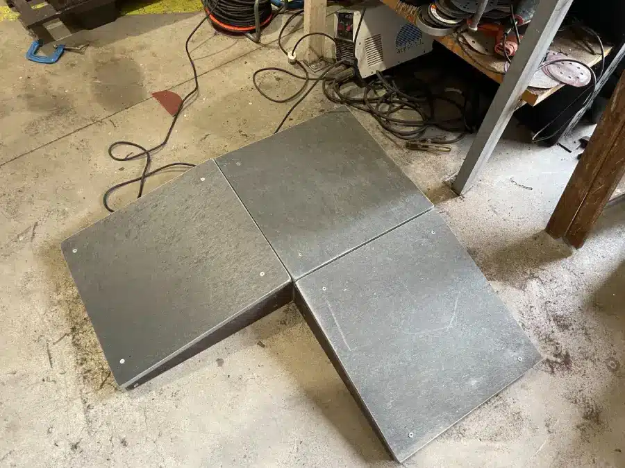 Detalle en proceso fabricación de Escalador de psicomotricidad ecológico en plástico reciclado